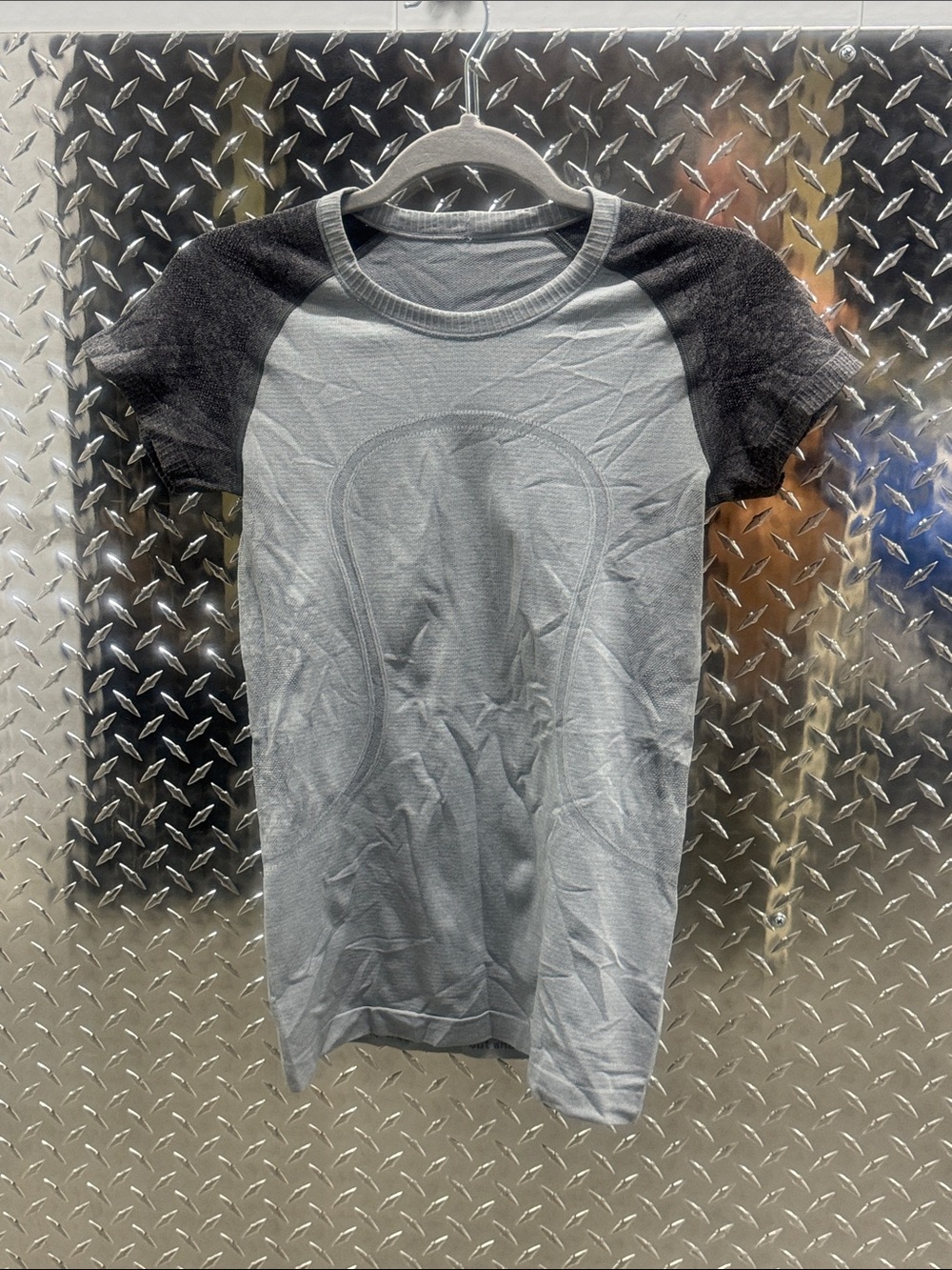 Lululemon swiftly tech 2 toned gray top- size 6